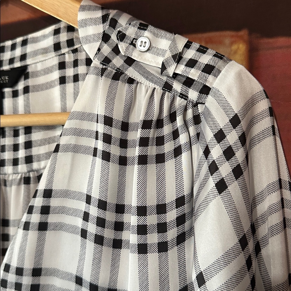 WHBM White House Black Market Nova Plaid Surplice Blouse Size 12 - Picture 3 of 6